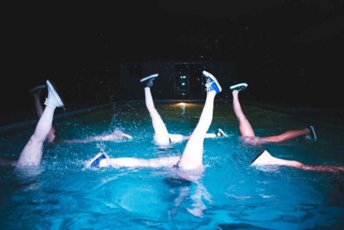 sexy-legs-in-shucks-synchronized-swimming-for-corporate-events