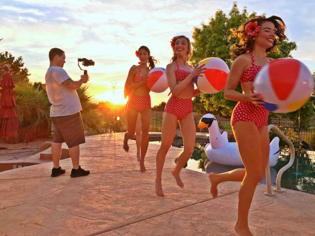 wet-swim-show-bts-synchronized-swimmers-with-beach-balls-in-pilka-dot-bikinis