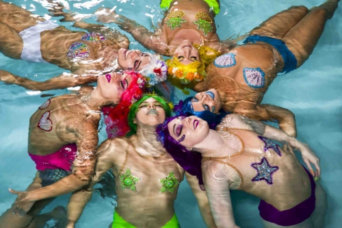 wet-swim-show-edm-synchronized-swimmer-heads-together-floating