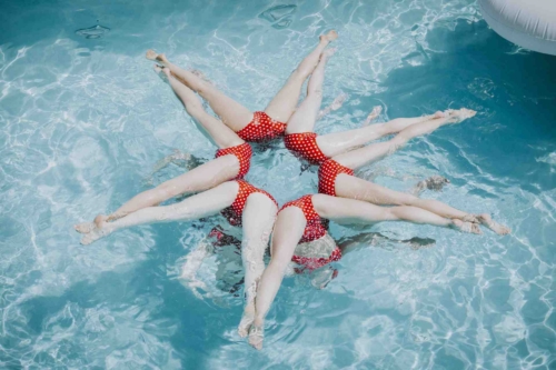 wet-swim-show-red-polka-dot-bikini-synchronized-swimmers-upside-down-star