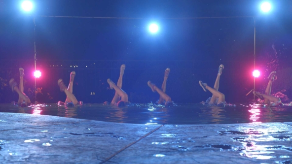 wet-swim-show-stage-performence-synchronized-swimming