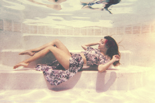 wet-swim-show-underwater-modeling-female-in-floral-dress